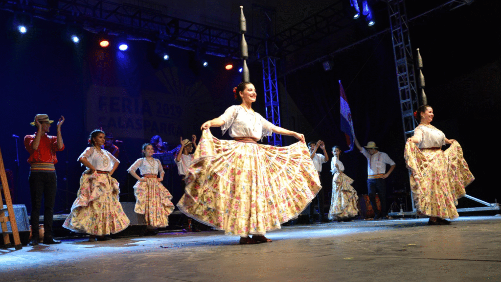 Baile en el 27 edición del Festival Internacional de Folclore en Calasparra / Ayuntamiento de Calasparra
